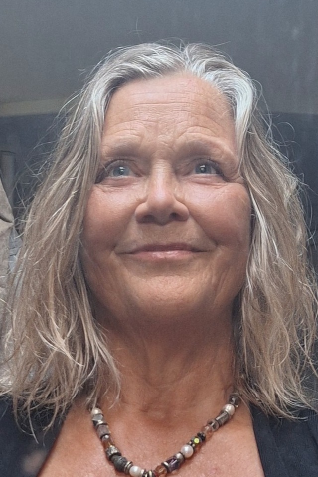LYNDA LEE WEB DESIGNER NEW ZEALAND & UK